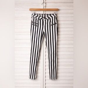 Hot Topic Black and White Stripe Skinny Jean. Size 11. Good Used Condition